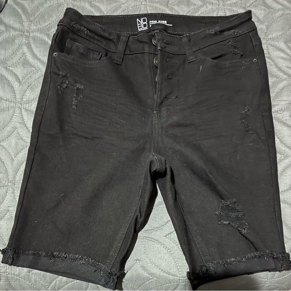 5/$20.00 bundle item Women’s No Boundaries black Jean shorts